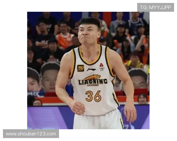 中国篮球联赛季后赛战火重燃 广东队与辽宁队展开激烈对决