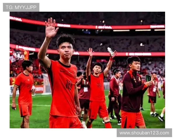 中国足球迎来新篇章，国足主帅公布全新名单，年轻球员首次入选备战国际赛事