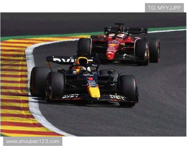 F1赛季最新动态：红牛车队优势持续，梅赛德斯与法拉利迎来挑战