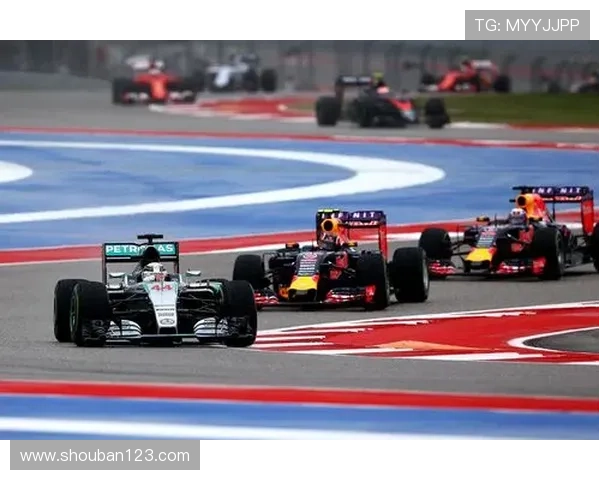 F1赛事最新动态：梅赛德斯车队调整战略欲挑战红牛霸主地位