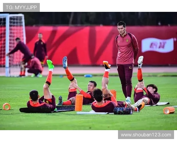 国足新帅首秀亮眼带队逆袭晋级再燃亚洲杯征程再度点燃球迷热情高涨