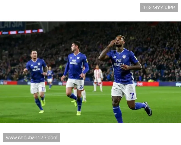 围绕雷丁俱乐部探析英伦足球文化传承与社区融合发展趋势新动向研判