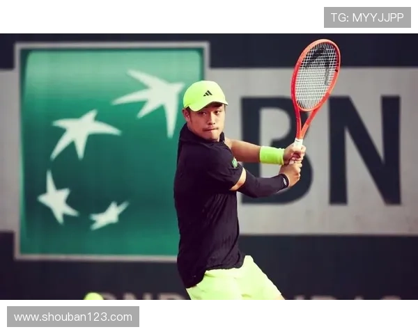 网球赛场风云再起 新星崛起与老将争锋 激烈对决引发全球关注