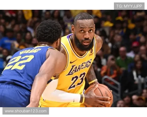 詹姆斯携手戴维斯助湖人逆转勇士 关键时刻三分球定胜负 詹姆斯携手戴维斯助湖人逆转勇士 关键时刻三分球定胜负